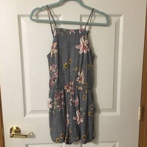 Floral and checkered pattern romper with pockets